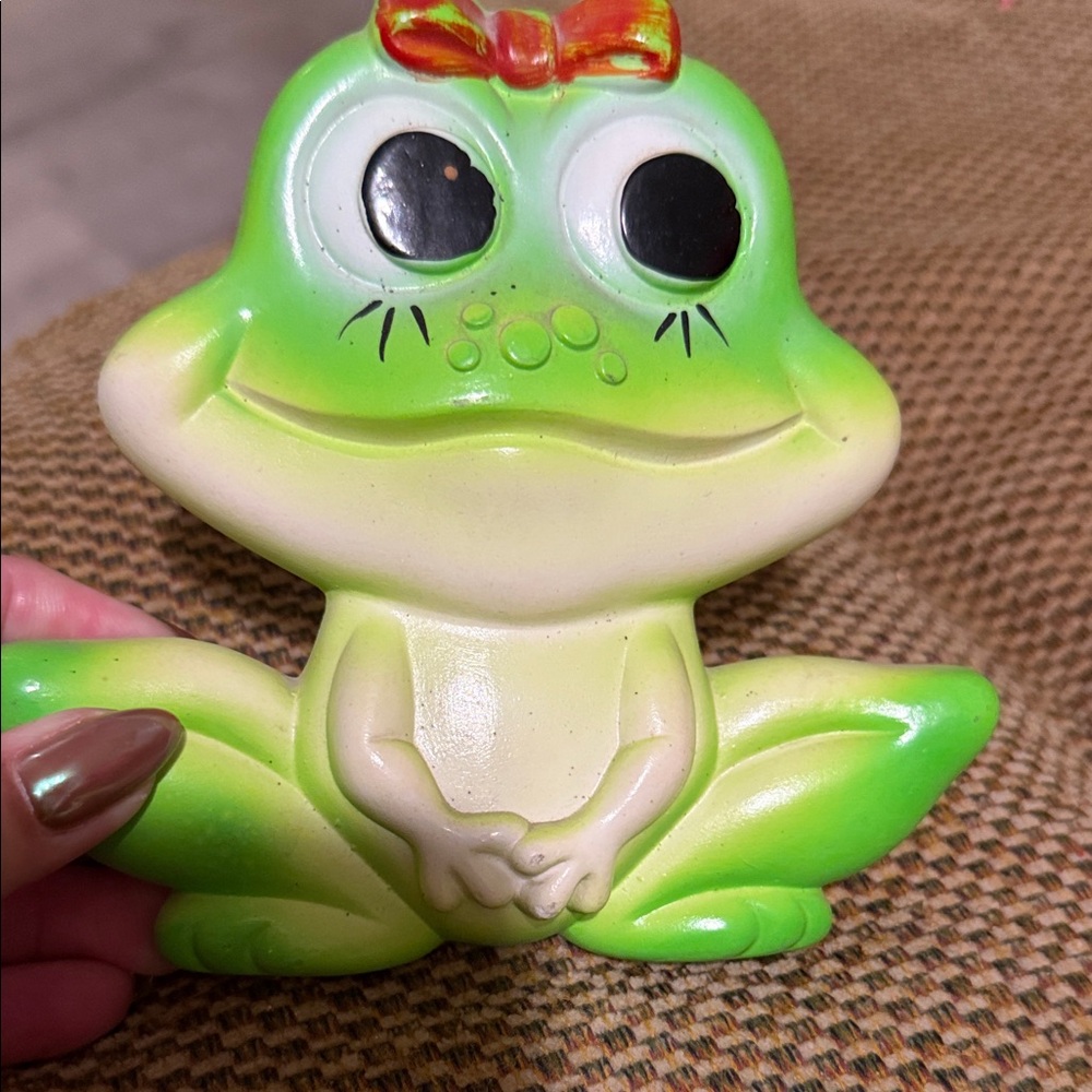 Vintage miller studio Green Frog Reptile Habitat Decor - Cute Frog Accent